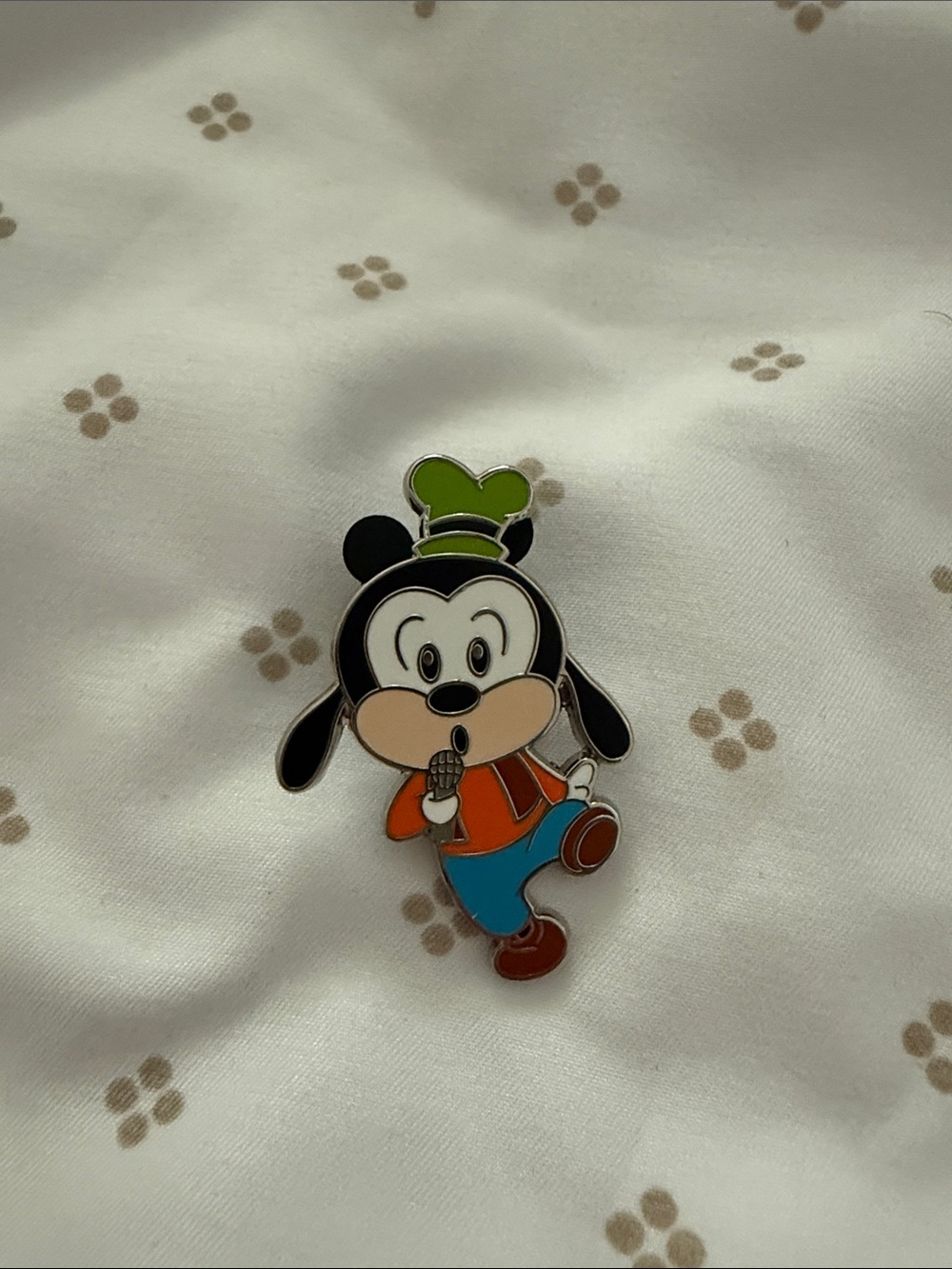 Disney Goofy Enamel Pin — Green Hat, Orange Jacket, Blue Pants